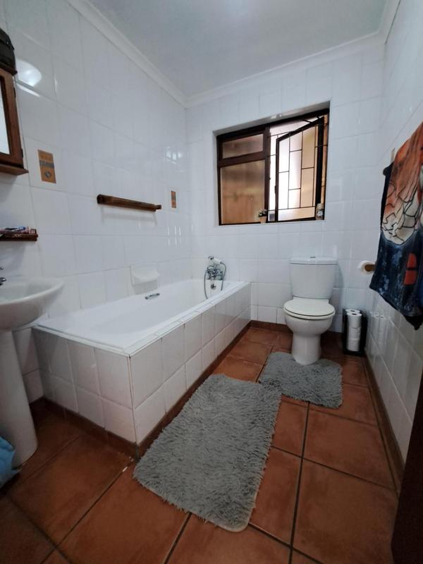 3 Bedroom Property for Sale in Vredekloof East Western Cape